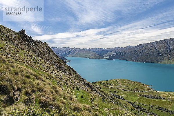 Hawea-See und Bergpanorama  Isthmus Peak Track  Otago  Südinsel  Neuseeland  Ozeanien