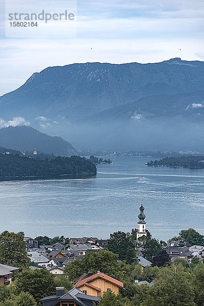Blick auf den Wolfgangsee und St. Gilgen  Salzkammergut  Salzburg  Österreich  Europa