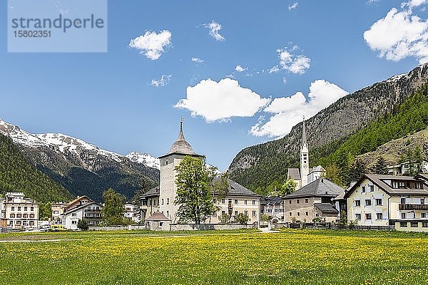 Dorfansicht von Zernez  Engadin  Kanton Graubünden  Schweiz  Europa