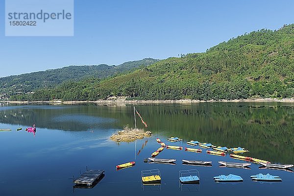 Nautische Basis am Fluss Homem und am Stausee Vilarinho das Furnas  Nationalpark Peneda Geres  Provinz Minho  Portugal  Europa