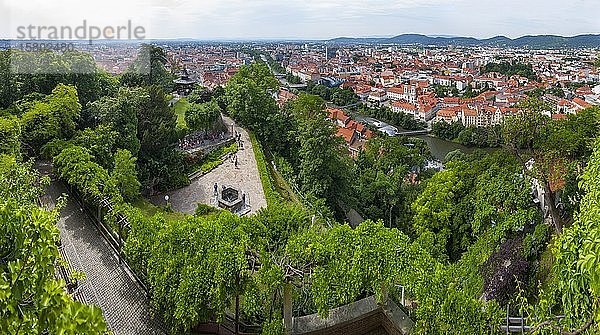 Blick vom Schlossberg auf die Altstadt  Graz  Steiermark  Österreich  Europa