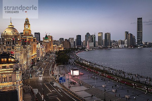 Der Bund  Abendlicht  Shanghai  China  Asien