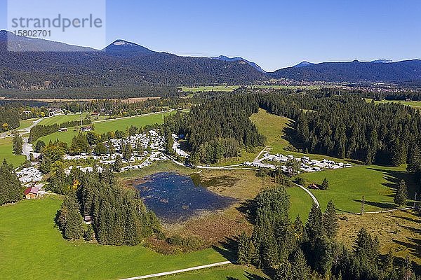 Campingplatz am Tennsee bei Krün  Werdenfelser Land  Drohnenaufnahme  Oberbayern  Bayern  Deutschland  Europa