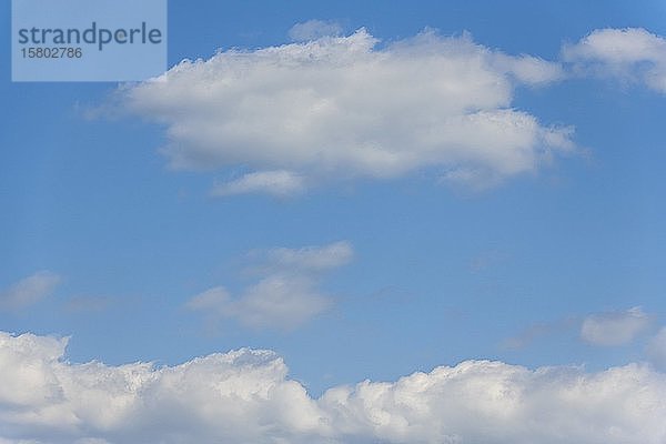 Wolken am Himmel  Deutschland  Europa