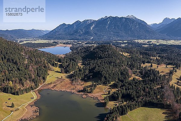 Luftaufnahme  Geroldsee und Barmsee bei Krün  Werdenfelser Land  Karwendelgebirge  Oberbayern  Bayern  Deutschland  Europa