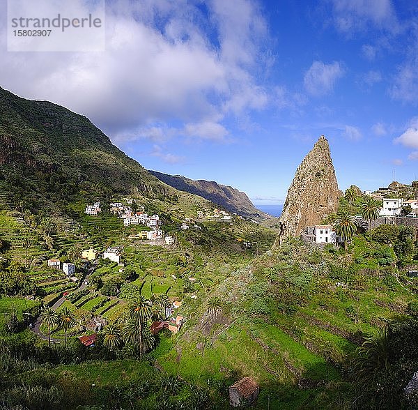 Barranco del Cedro mit Roque Pedro  Hermigua  La Gomera  Kanarische Inseln  Spanien  Europa