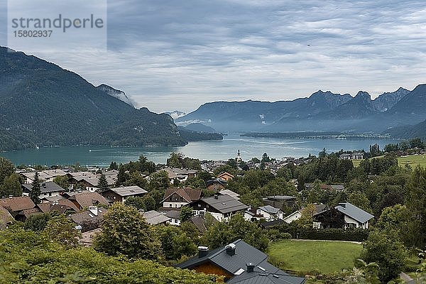 Blick auf den Wolfgangsee und St. Gilgen  Salzkammergut  Salzburg  Österreich  Europa