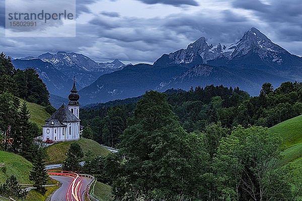 Kapelle Maria Gern mit Watzmann im Hintergrund  Berchtesgaden  Oberbayern  Bayern  Deutschland  Europa