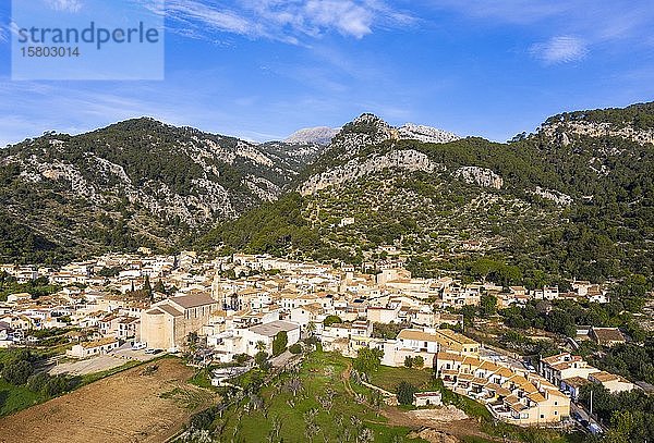 Caimari  Region Raiguer  Serra de Tramuntana  Luftaufnahme  Mallorca  Balearische Inseln  Spanien  Europa