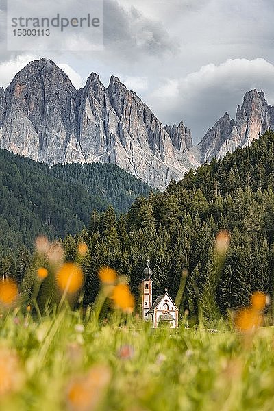 Kirche St. Johann in Ranui  St. Johann  Johanniskapelle  Geisler-Gruppe  Villnößtal  St. Magdalena  Bozen  Südtirol  Italien  Europa