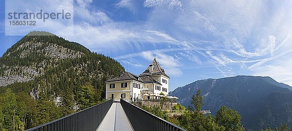 Blick von der Panoramabrücke auf den Rudolfsturm und die Aussichtsplattform World Heritage View  Hallstatt  Salzkammergut  Oberösterreich  Österreich  Europa