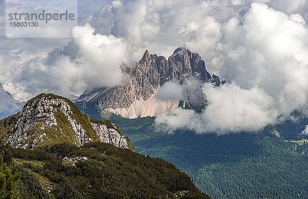 Bergkette  Monte Cristallo  Dolomiten  Belluno  Italien  Europa