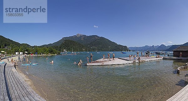 Strandbad mit Blick auf den Schafberg  Wolfgangsee  Sankt Gilgen  Salzkammergut  Bundesland Salzburg  Österreich  Europa