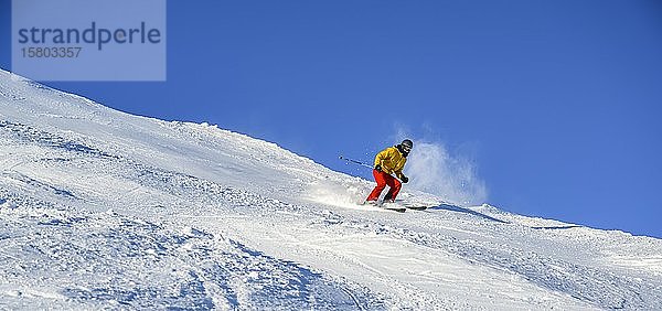 Skifahrer  Skipiste Hohe Salve  SkiWelt Wilder Kaiser Brixenthal  Hochbrixen  Tirol  Österreich  Europa