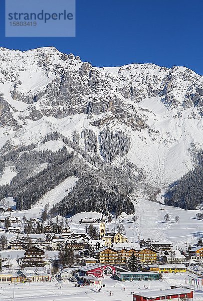 Ramsau am Dachstein mit Dachsteinmassiv  Steiermark  Österreich  Europa