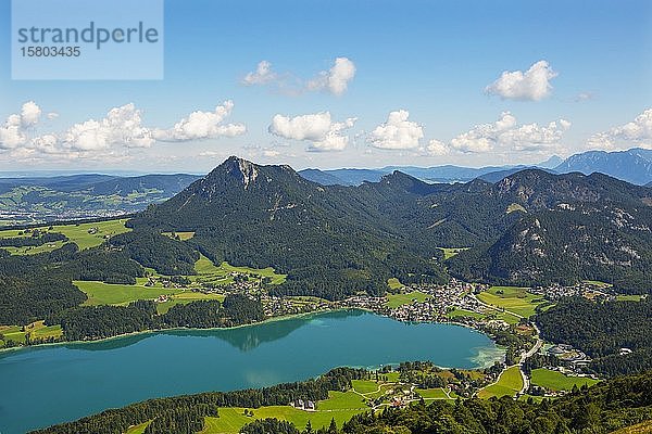 Fuschlsee  Blick vom Filbling auf Fuschl am See  Salzkammergut  Bundesland Salzburg  Österreich  Europa