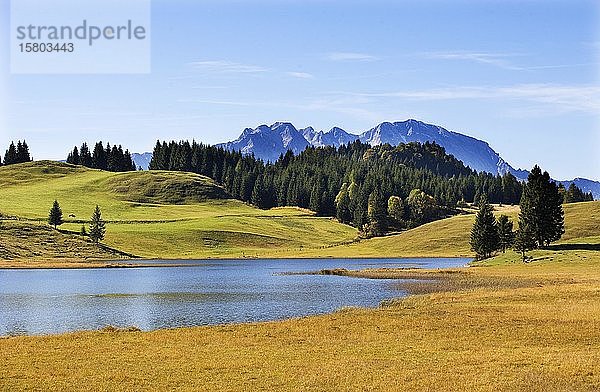 Bergsee  Seewaldsee mit Blick auf das Hagengebirge  Tennengau  Bundesland Salzburg  Österreich  Europa