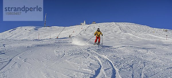 Skifahrer  Skipiste Hohe Salve  SkiWelt Wilder Kaiser Brixenthal  Hochbrixen  Tirol  Österreich  Europa