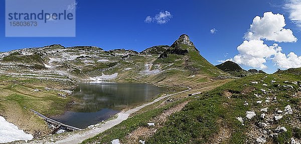 Totes Gebirge  Augstsee mit Blick auf den Atterkogel  Loser Panoramastrasse  Altaussee  Salzkammergut  Steiermark  Österreich  Europa