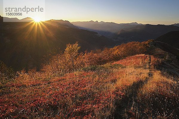 Sonnenuntergang Albanische Alpen  Herbst  Lepushe  Albanien  Europa