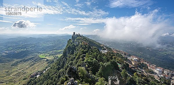 Torre Falesia  Seconda Torre  alter Wachturm  Monte Titano  San Marino  Europa