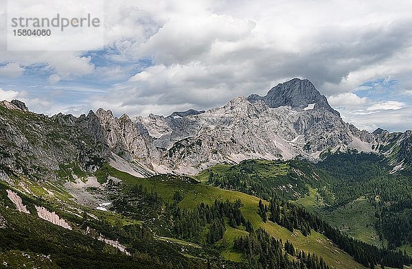 Schroffe Berggipfel  Berge  Eiskarspitz  Salzkammergut  Oberösterreich  Österreich  Europa