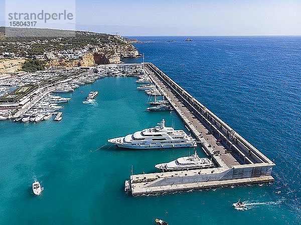 Luftaufnahme  El Toro  Luxus-Jachthafen Port Adriano  Mallorca  Balearen  Spanien  Europa