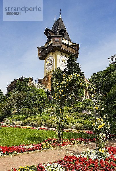 Rosengarten auf dem Schlossberg mit Uhrenturm  Graz  Steiermark  Österreich  Europa