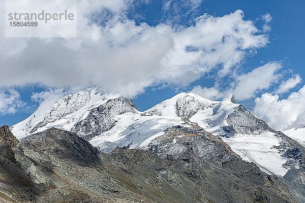 Schneebedeckte Berggipfel  Zermatt  Kanton Wallis  Schweiz  Europa