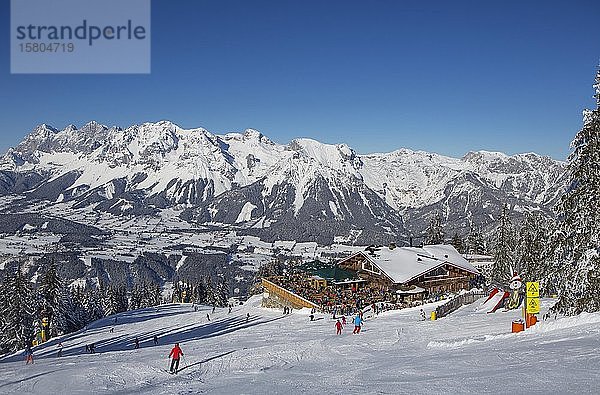 Skigebiet Planai mit Blick auf die Schafalm und das Dachsteinmassiv  Schladming  Steiermark  Österreich  Europa