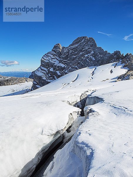 A  Oberösterreich  Steiermark  Salzkammergut  Dachsteinmassiv  Blick auf das Große Dirndl  Hallstätter Gletscher  Randspalte  Salzkammergut  Oberösterreich  Österreich  Europa