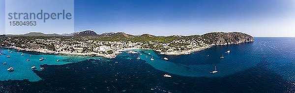 Luftaufnahme  Calvia  Costa de la Calma  Blick auf Camp de Mar mit Hotels und Stränden  Mallorca  Balearen  Spanien  Europa