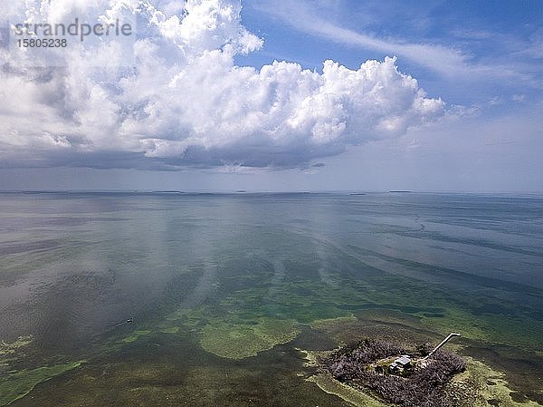 Stürmische Atmosphäre  Luftaufnahme von Little Money Key  Florida Keys  Florida  USA  Nordamerika