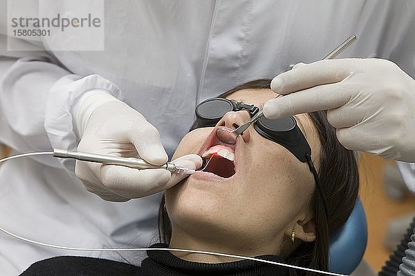 Zahnbehandlung mit Laser  Lasertechnik  Deutschland  Europa