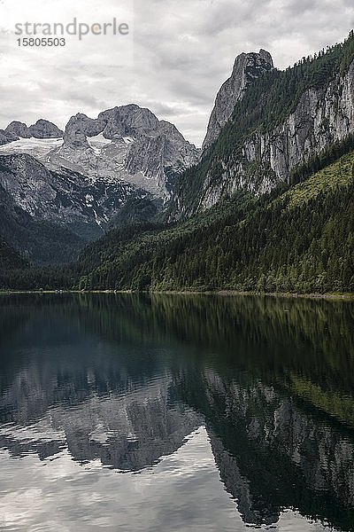 Vorderer Gosausee und Dachsteinmassiv  Dachstein  Salzkammergut  Oberösterreich  Österreich  Europa