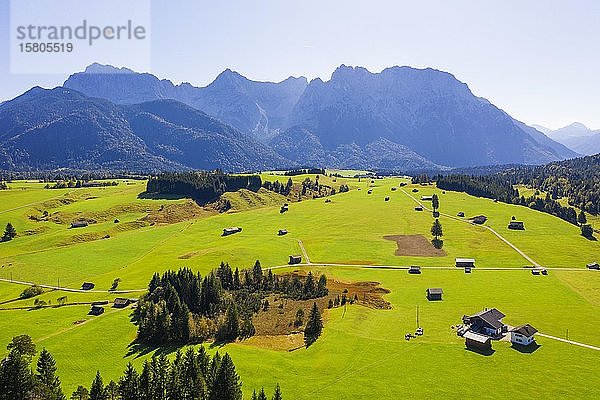 Buckelwiesen bei Mittenwald  Karwendelgebirge  Werdenfelser Land  Oberbayern  Bayern  Deutschland  Europa