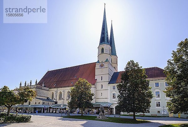 Stiftspfarrkirche St. Philipp und Jakob  Altötting  Oberbayern  Bayern  Deutschland  Europa