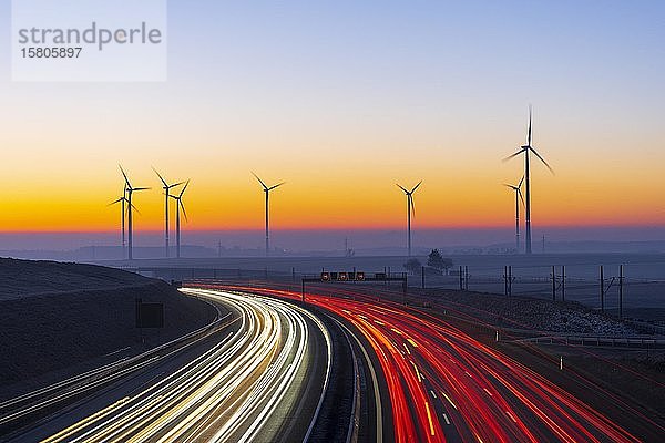 Autobahn A8 mit Windpark  Baden-Württemberg  Deutschland  Europa