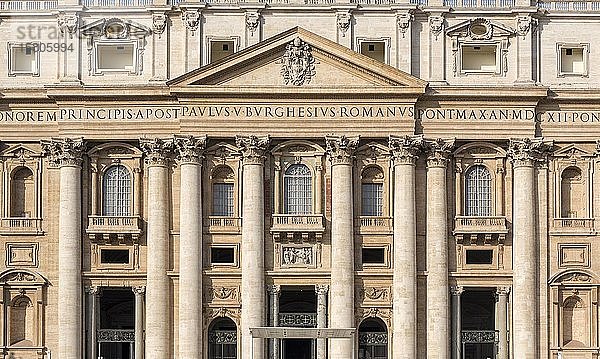 Fassade des Petersdoms  Piazza San Pietro  Vatikan  Rom  Italien  Europa