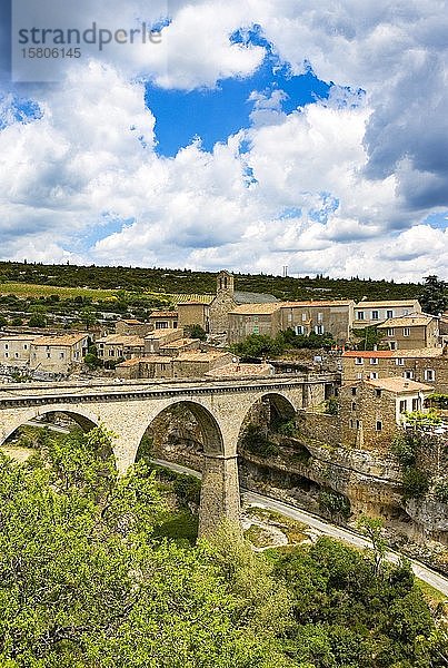 Brücke über die Cesse  Minerve  Region Okzitanien  Departement Herault  Languedoc-Roussillon  Frankreich  Europa