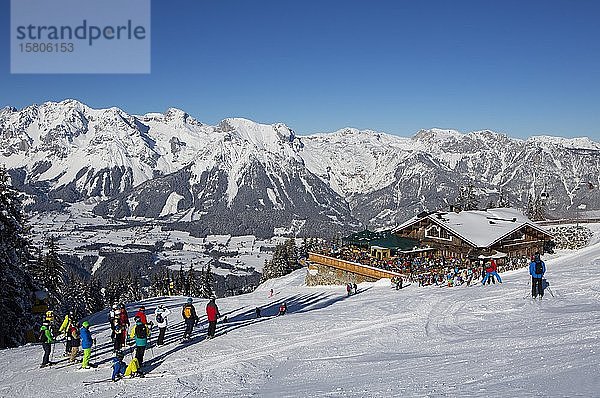 Skigebiet Planai mit Blick auf die Schafalm und das Dachsteinmassiv  Schladming  Steiermark  Österreich  Europa