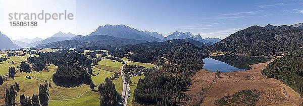 Luftaufnahme  Barmsee bei Krün  Werdenfelser Land  Wettersteingebirge  Oberbayern  Bayern  Deutschland  Europa