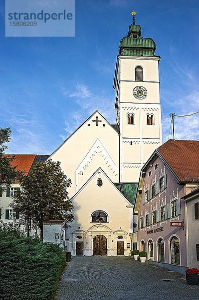 Ehemalige Klosterkirche St. Sebastian  Altstadt  Ebersberg  Oberbayern  Bayern  Deutschland  Europa
