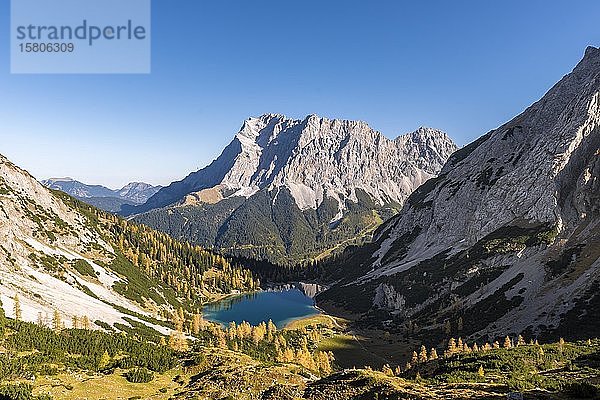 Blick auf den Seebensee von der Ehrwalder Sonnenspitze  Ehrwald  Mieminger Kette  Tirol  Österreich  Europa