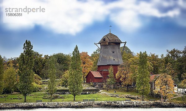 Windmühle im Herbst  Stockholm  Schweden  Europa