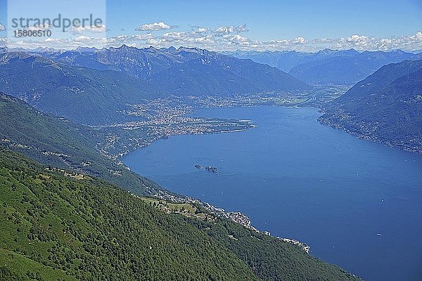 Blick vom Monte Faierone auf Ascona  Locarno und das nördliche Ende des Lago Maggiores  Brisagio  Lago Maggiore  Tessin  Schweiz  Europa