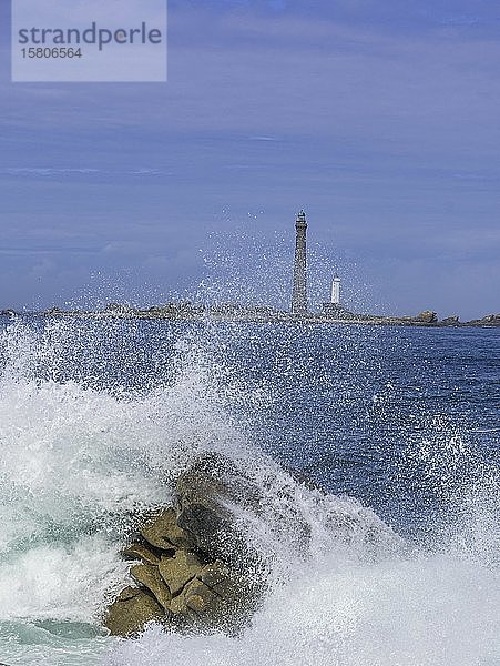 Blick auf den Leuchtturm auf I'lle Vierge  Plouguerneau  Département Finistère  Frankreich  Europa