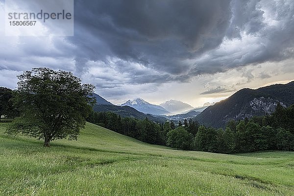Gewitter und Regen in Berchtesgaden  Bayern  Deutschland  Europa