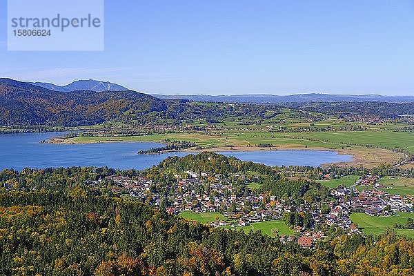 Kochelsee und Kochel am See  Blick vom Stutzenstein  Das Blaue Land  Oberbayern  Bayern  Deutschland  Europa