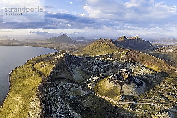 Luftaufnahme  Vulkankrater Stutur  Nordurnamshraun-Lavafeld  Landmannalaugar  Fjallabak  Isländisches Hochland  Island  Europa